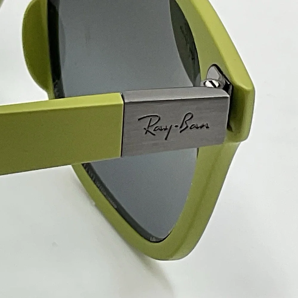 Ray-Ban Sunglasses Wayfarer Liteforce Matte Aced Green Silver Gray Lenses RB4207